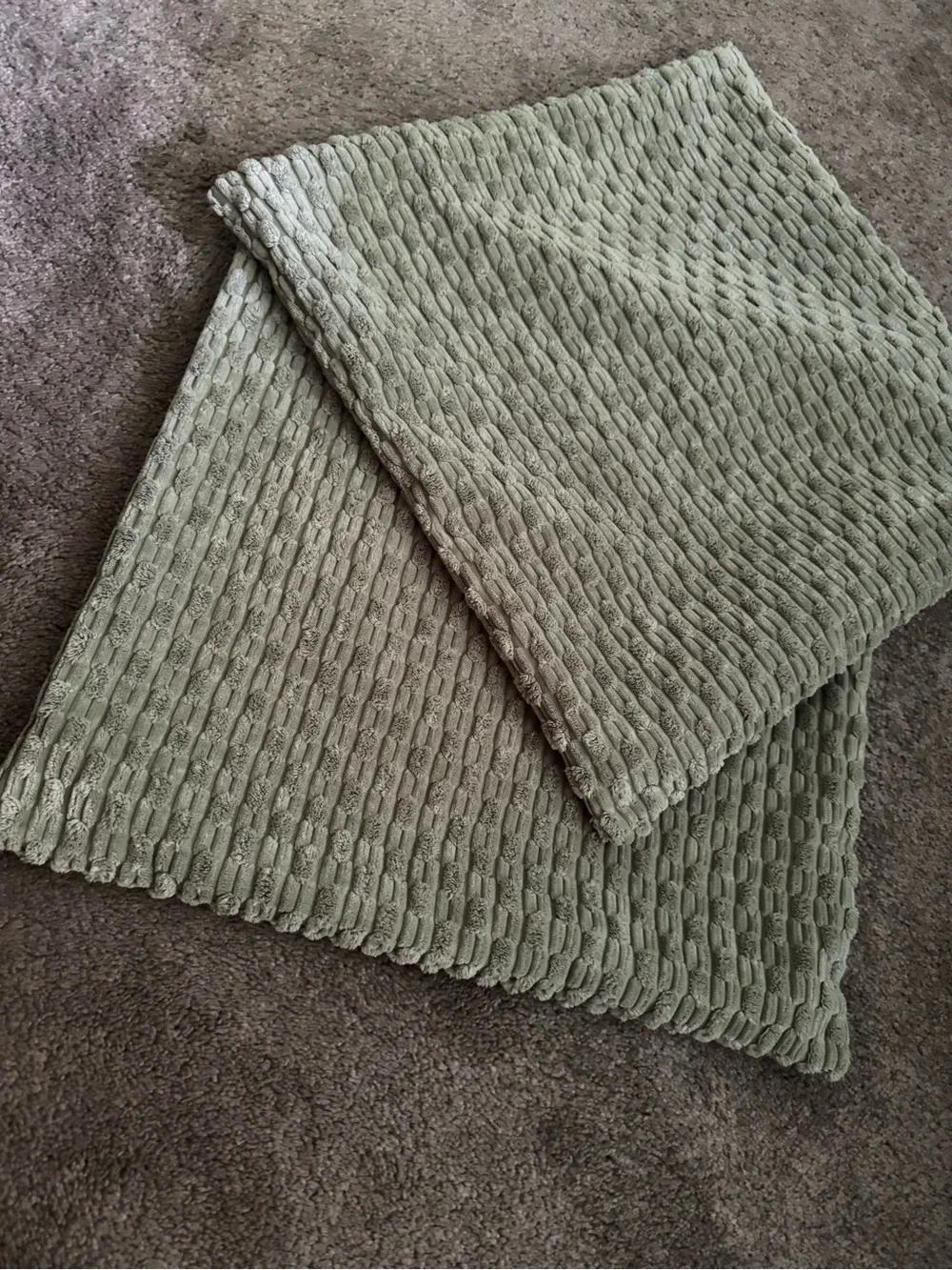 Soft Textured Sage Green Bath Throw - Unbranded